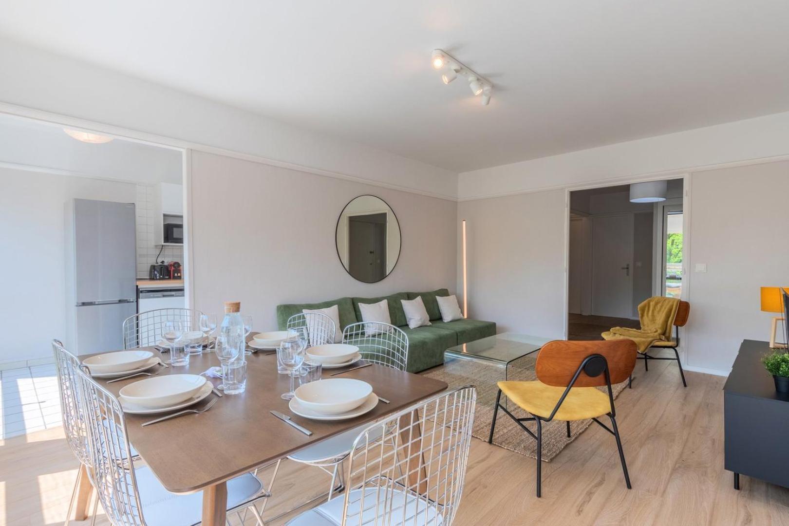 Spacious 3 Bedroom Apartment & Private Parking! Lambersart Dış mekan fotoğraf