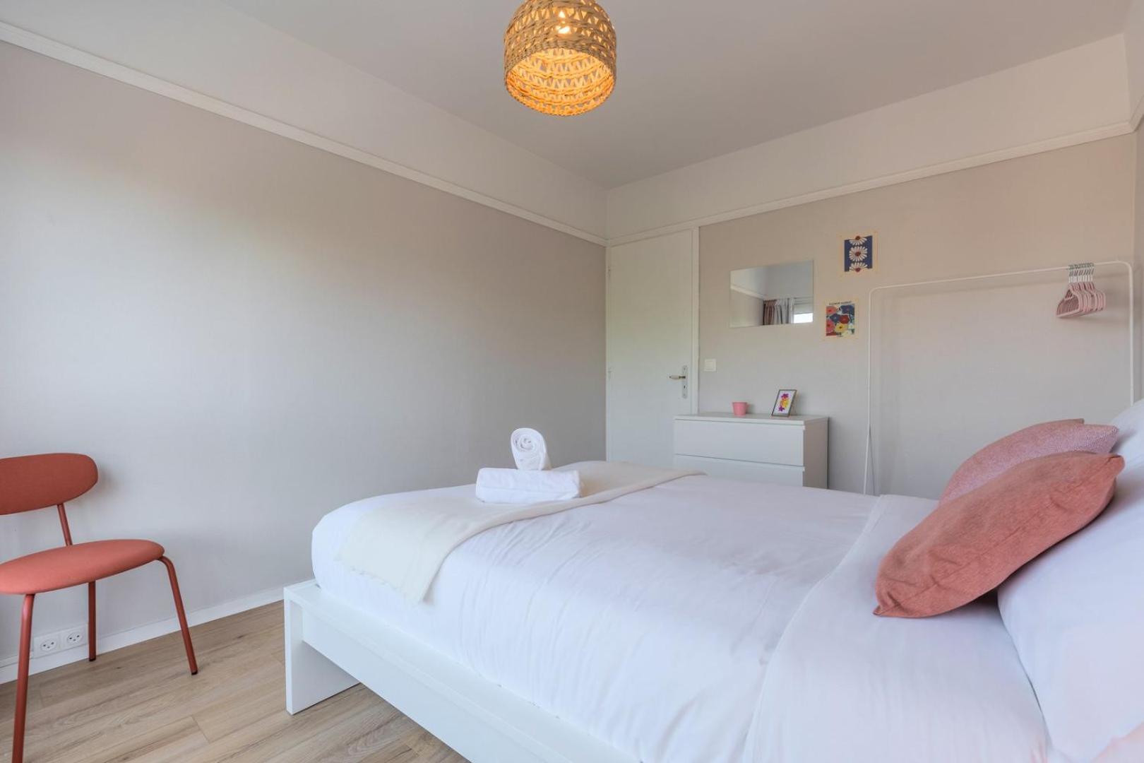 Spacious 3 Bedroom Apartment & Private Parking! Lambersart Dış mekan fotoğraf