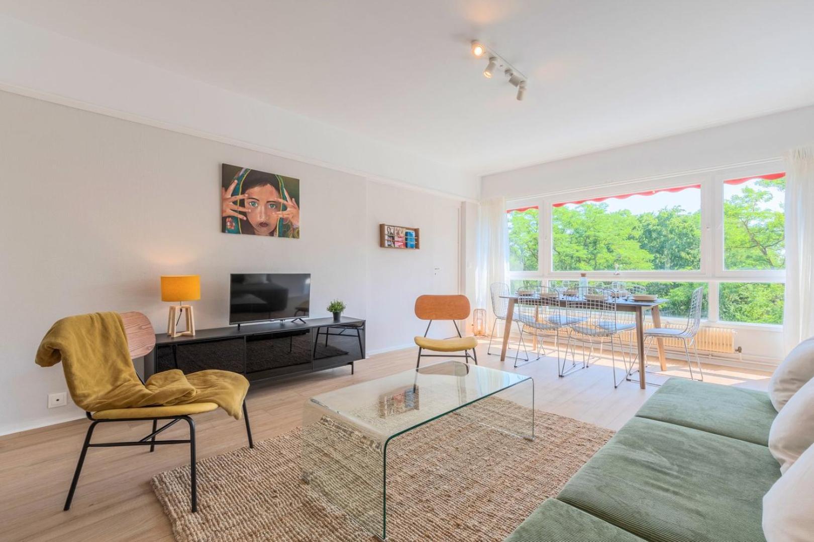 Spacious 3 Bedroom Apartment & Private Parking! Lambersart Dış mekan fotoğraf